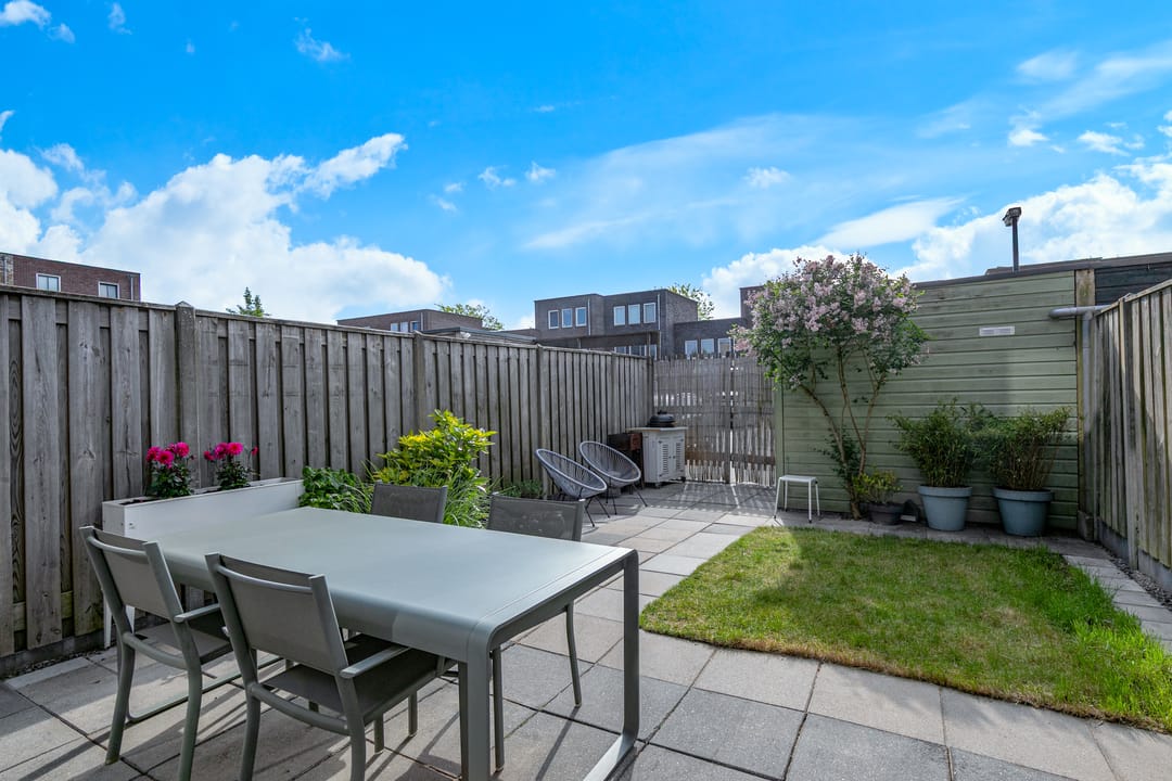 Spacious Move-in Ready Terraced Home with Sunny Garden in Vathorst — 53