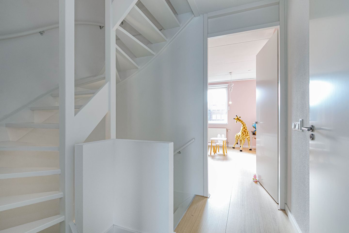 Spacious Move-in Ready Terraced Home with Sunny Garden in Vathorst — 34