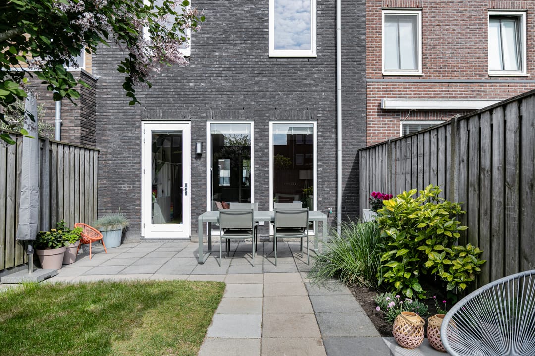 Spacious Move-in Ready Terraced Home with Sunny Garden in Vathorst — 58