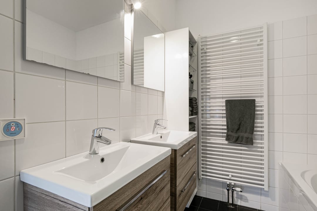 Spacious Move-in Ready Terraced Home with Sunny Garden in Vathorst — 41