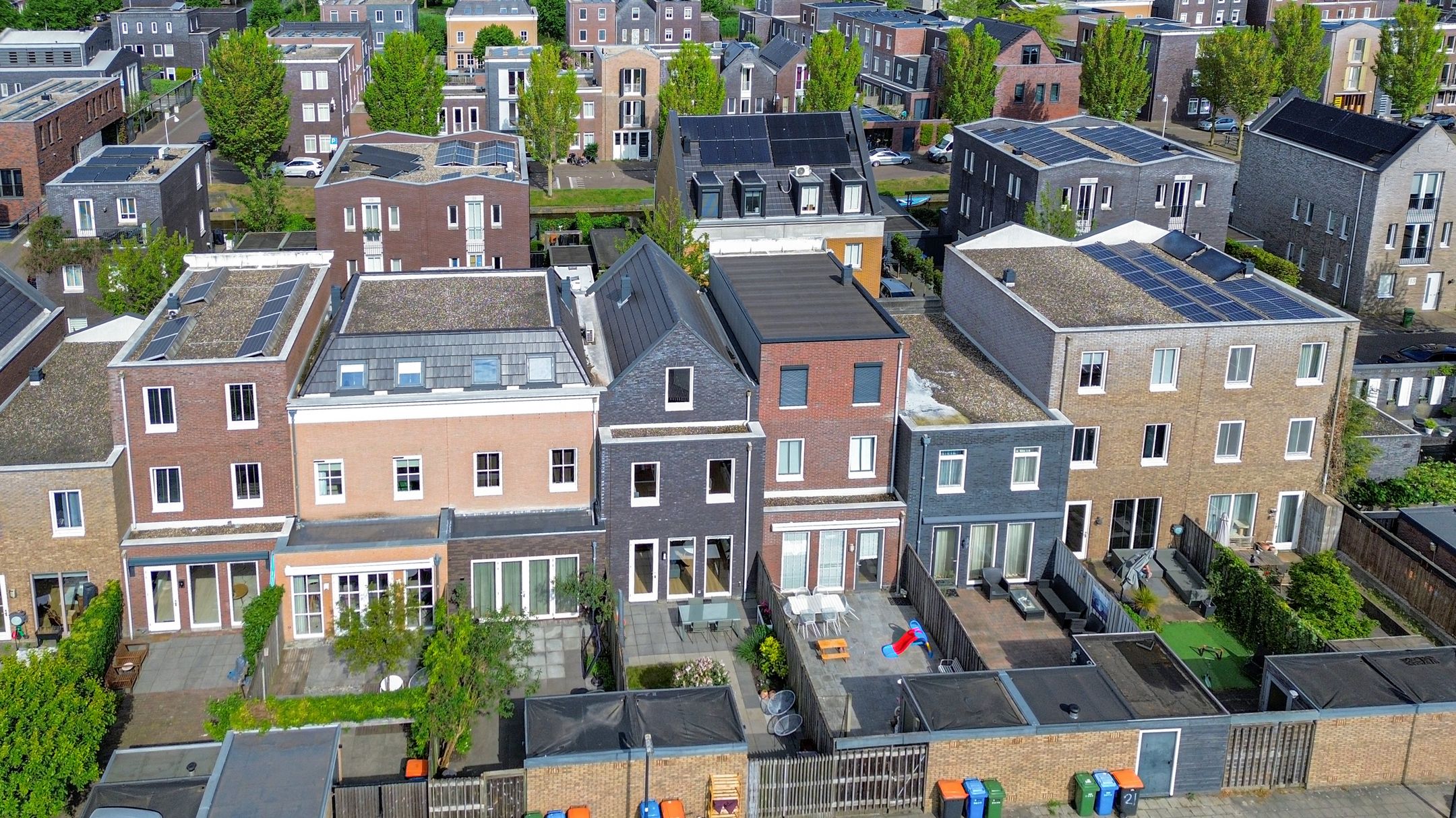 Spacious Move-in Ready Terraced Home with Sunny Garden in Vathorst — 66
