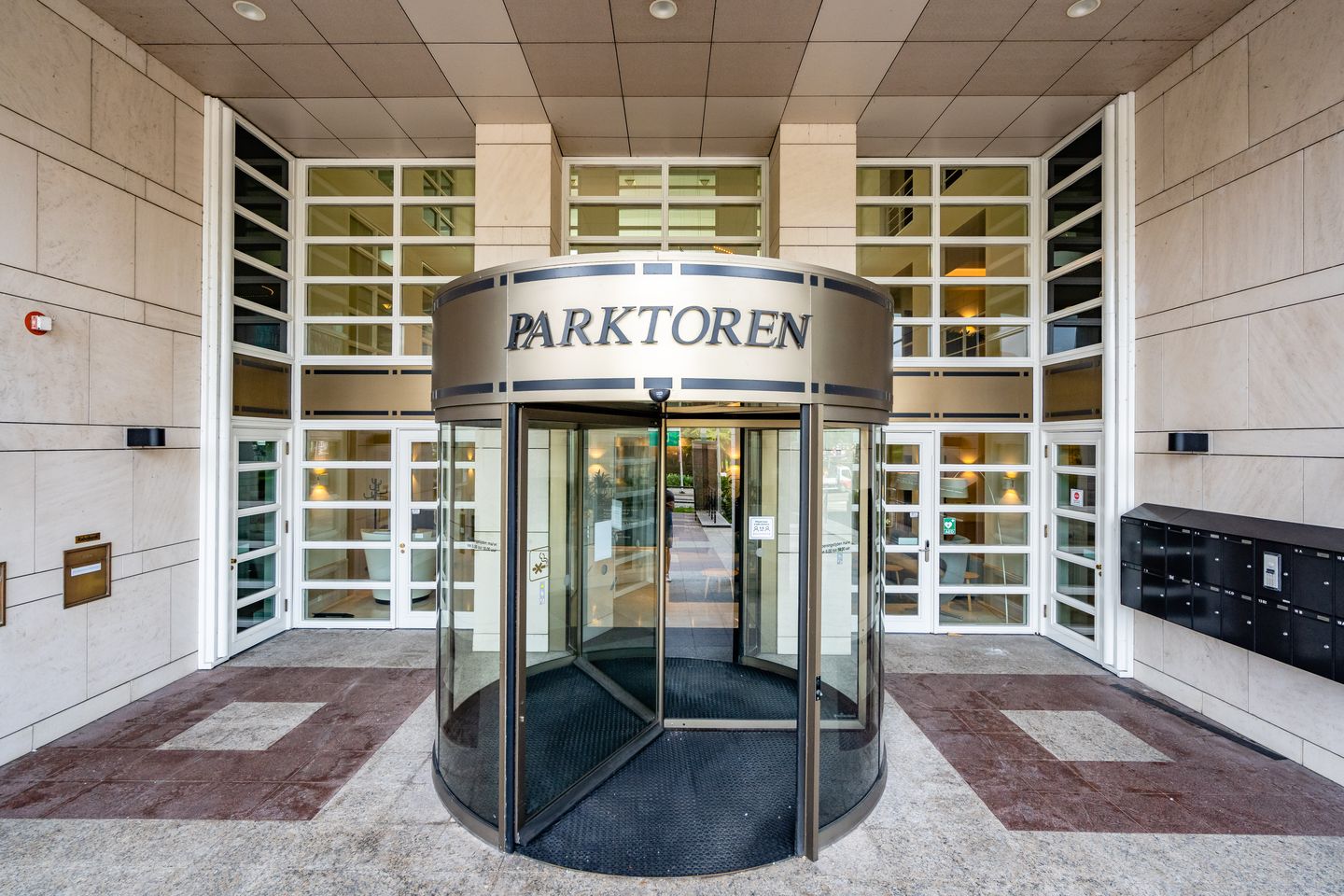 View photo 4 of Van Heuven Goedhartlaan 7