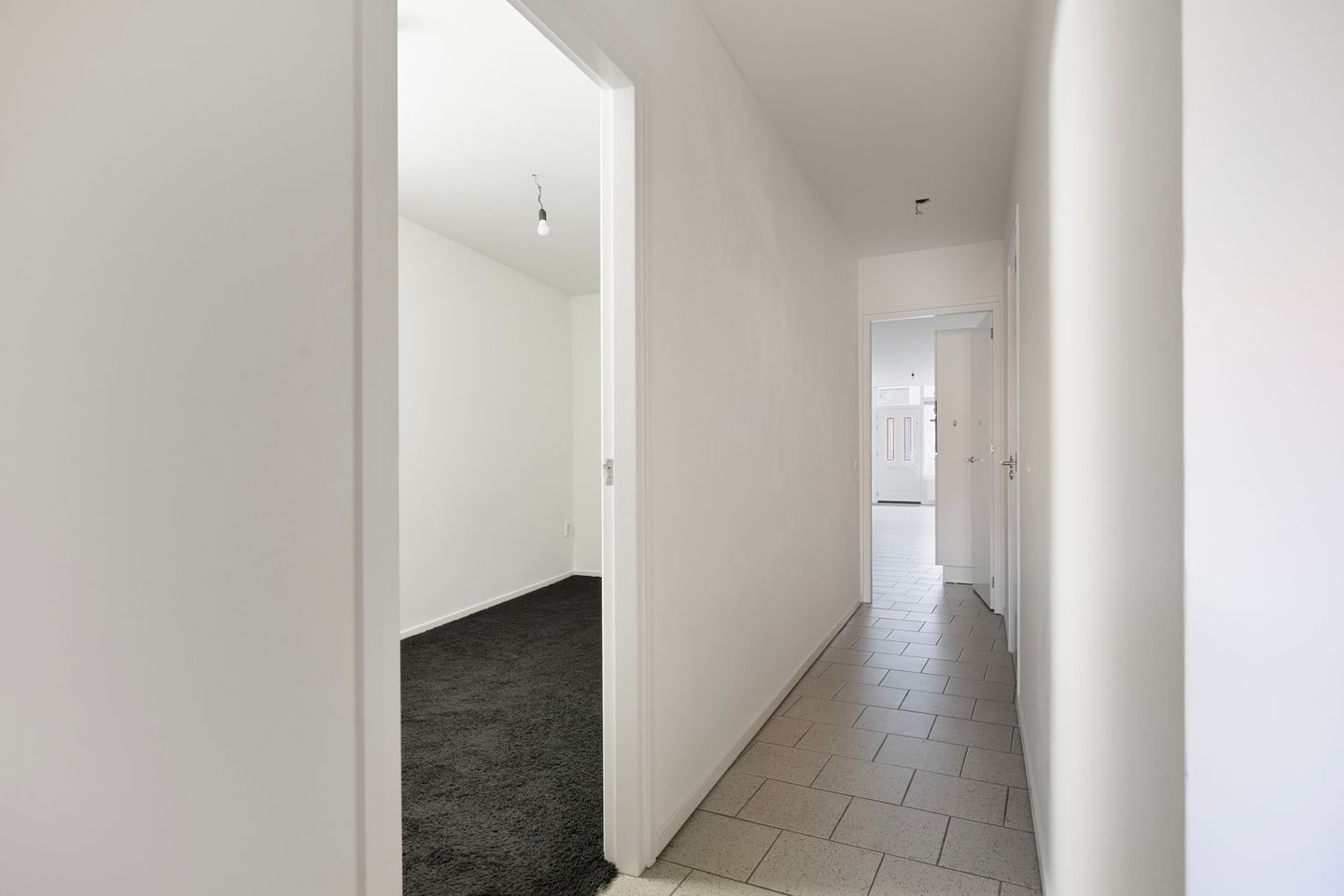 Modern Ground Floor Apartment with Private Parking in Oss City Center — 10