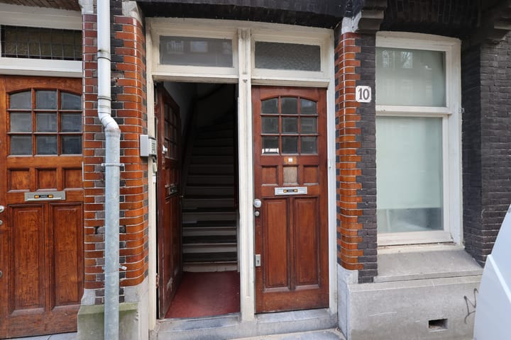 Photo 2 of Graaf Florisstraat 10-4