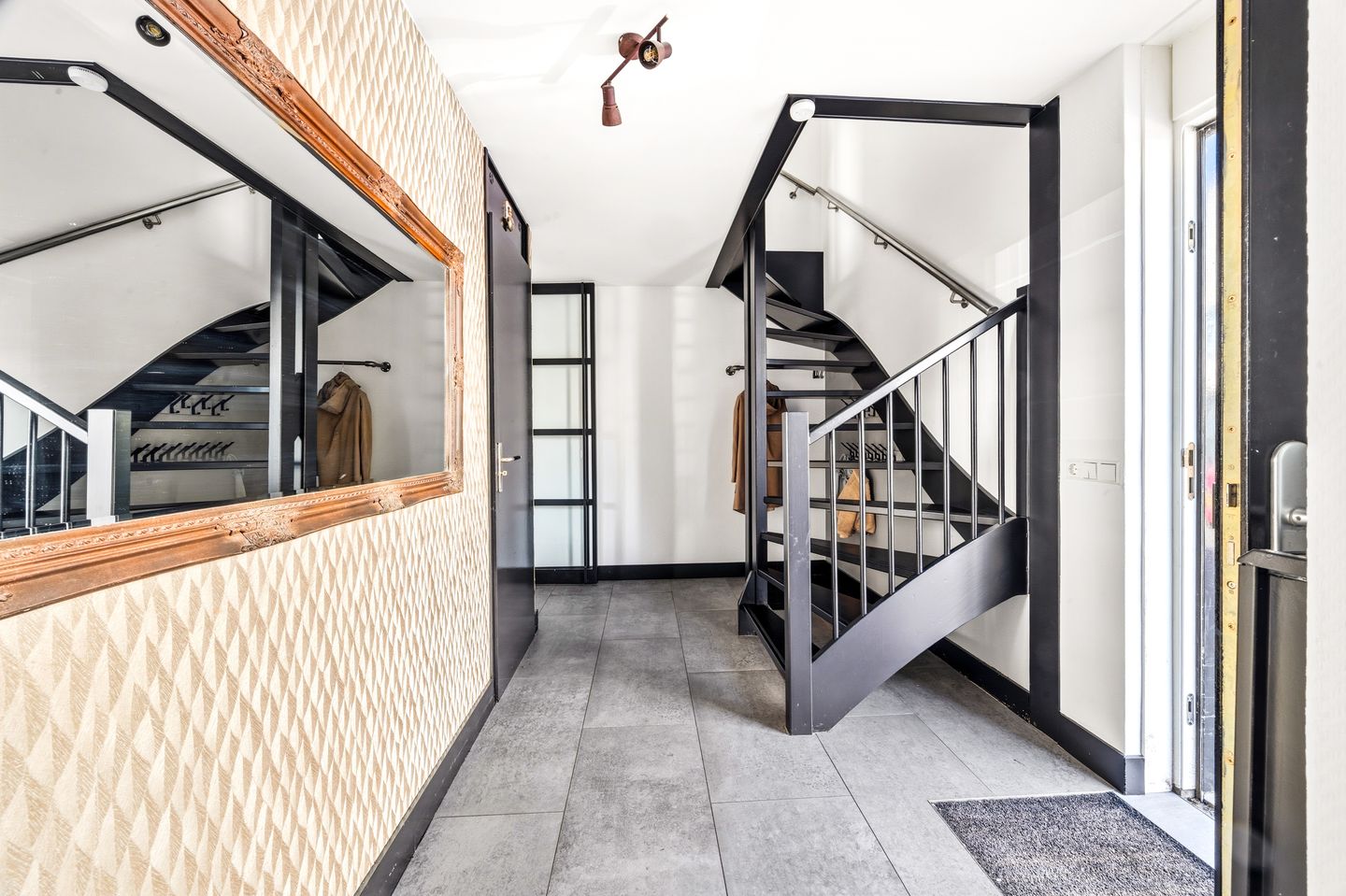 Photo 10 of Bekerstraat 12