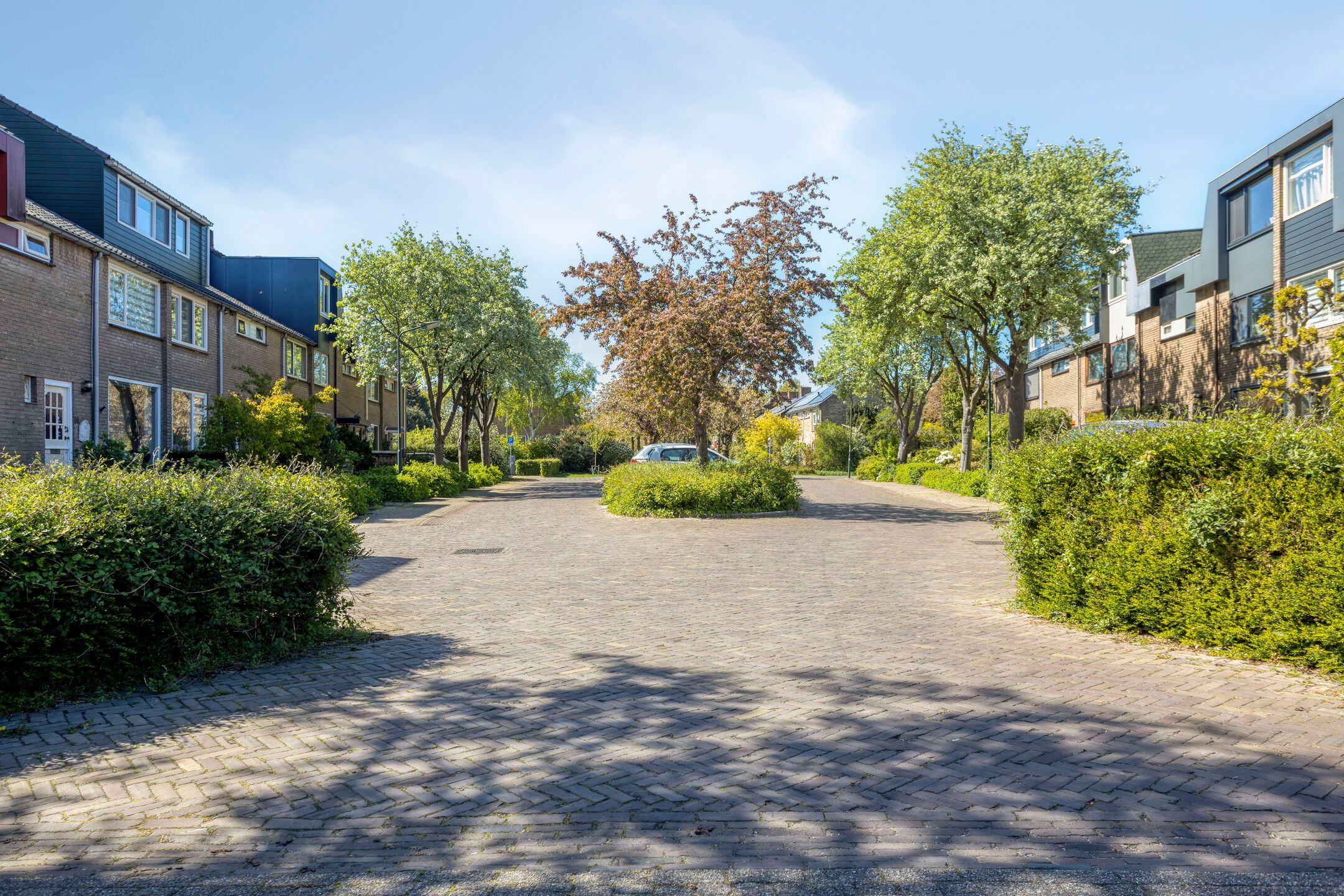 Spacious corner home with garage and sunny garden in Heiloo — 39