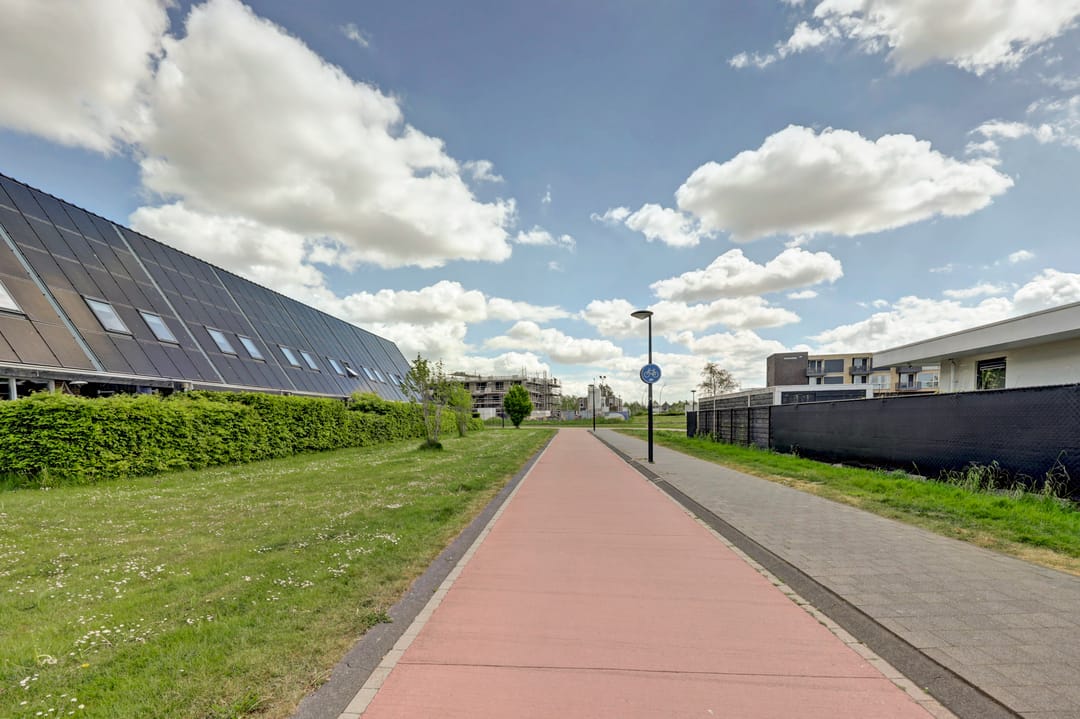 Energy-neutral terraced house with 3 bedrooms and solar panels in Dronten — 46