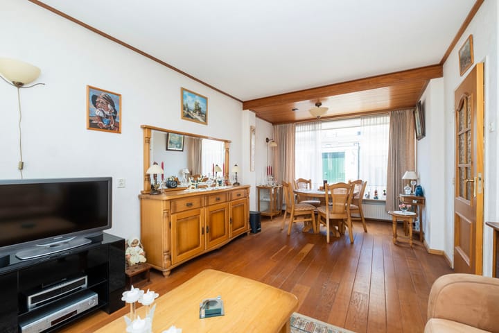 Twee-onder-één-kap te koop: Libellestraat 33, Beekbergen