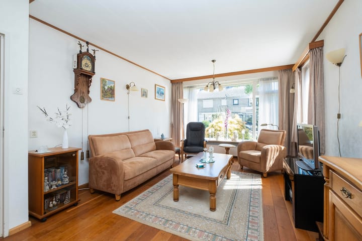 Twee-onder-één-kap te koop: Libellestraat 33, Beekbergen