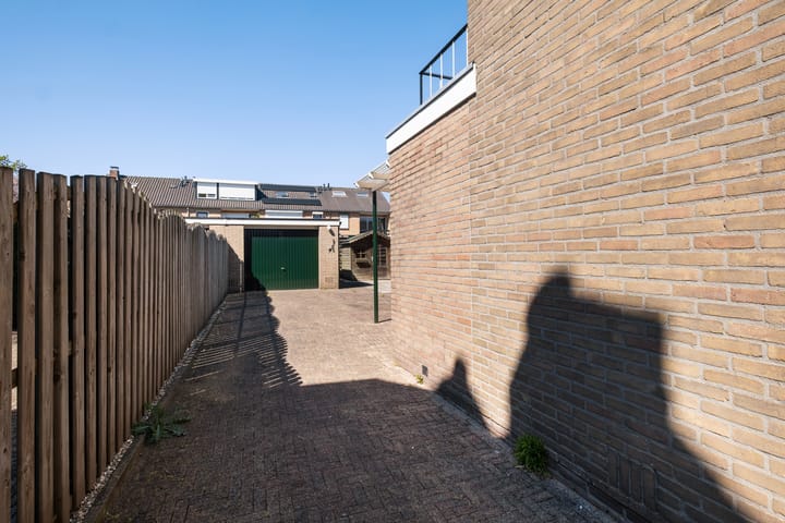 Twee-onder-één-kap te koop: Libellestraat 33, Beekbergen