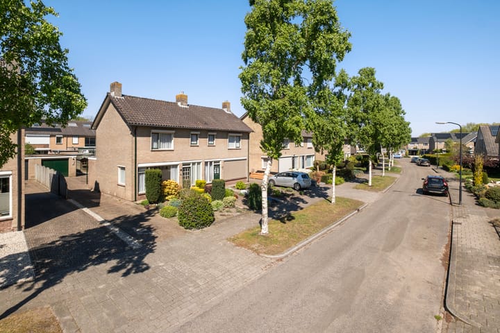 Twee-onder-één-kap te koop: Libellestraat 33, Beekbergen