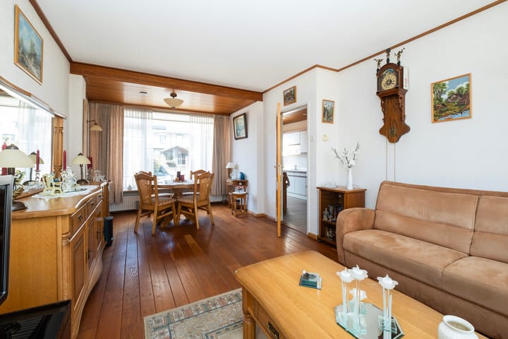 Twee-onder-één-kap te koop: Libellestraat 33, Beekbergen