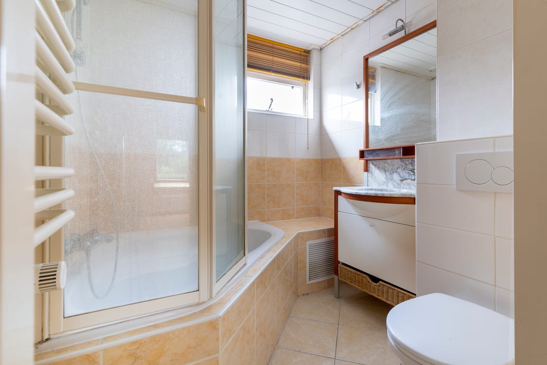 Terraced Home with Water Views in Nieuwegein Buitenweides — 16