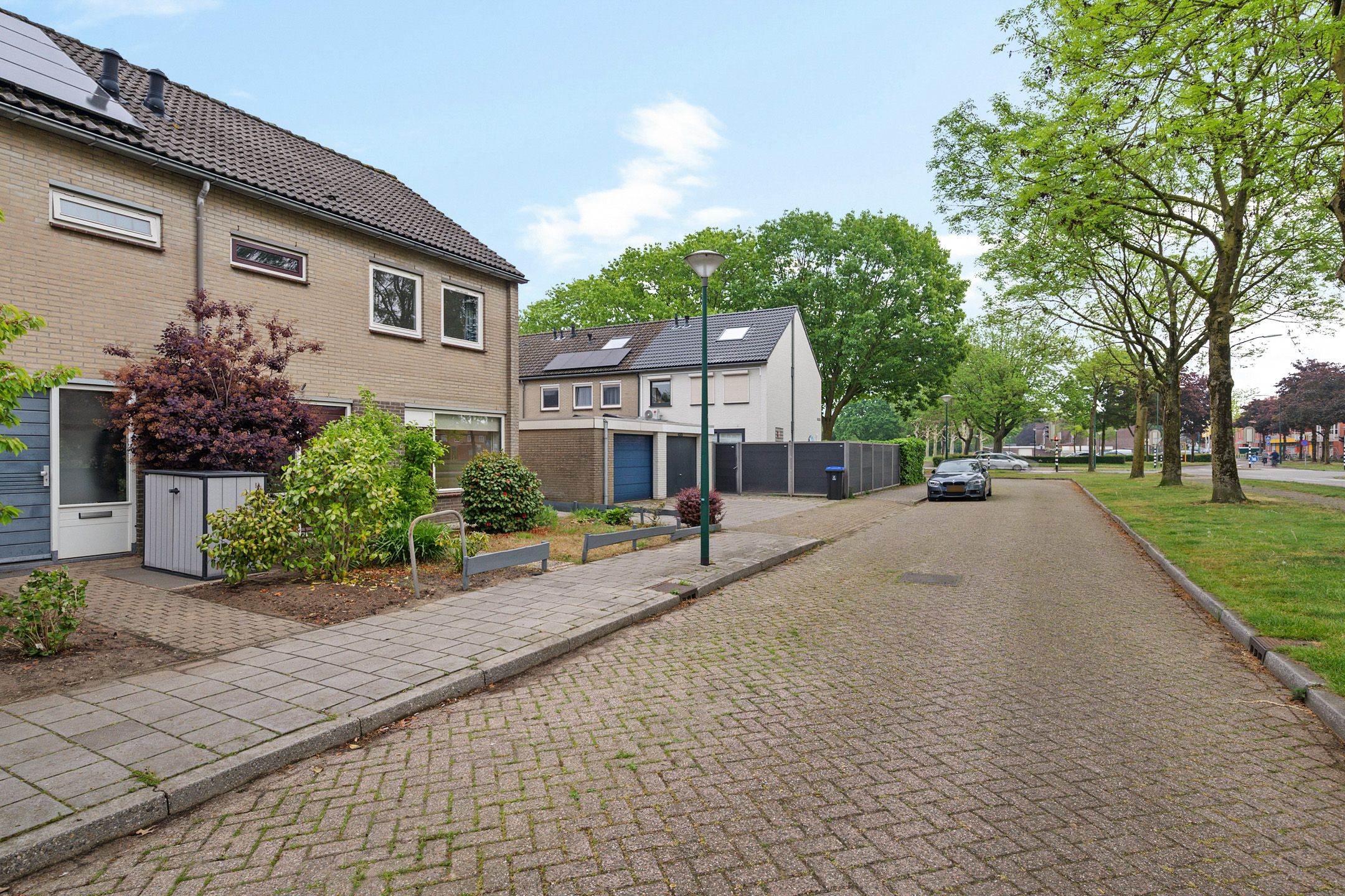 Corner house with garage and free view in green family-friendly location — 15