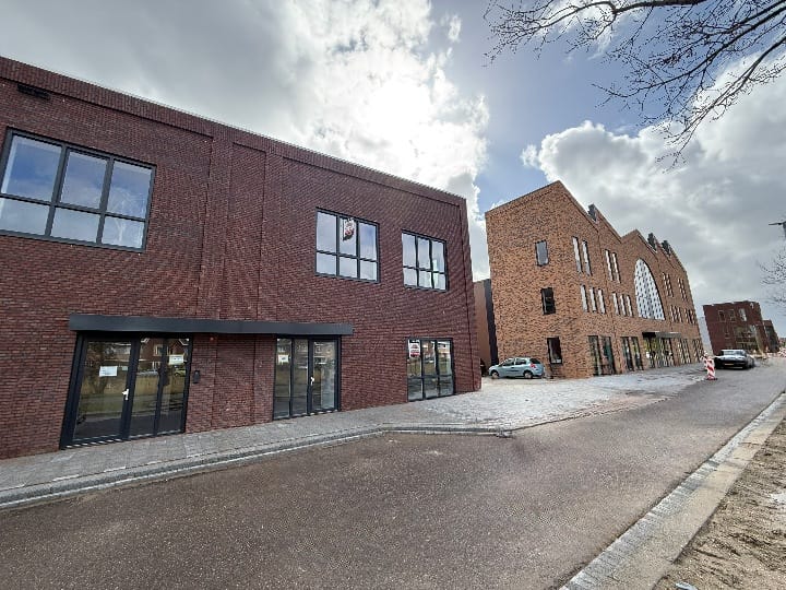 View photo 5 of Van der Waalsstraat 42-B