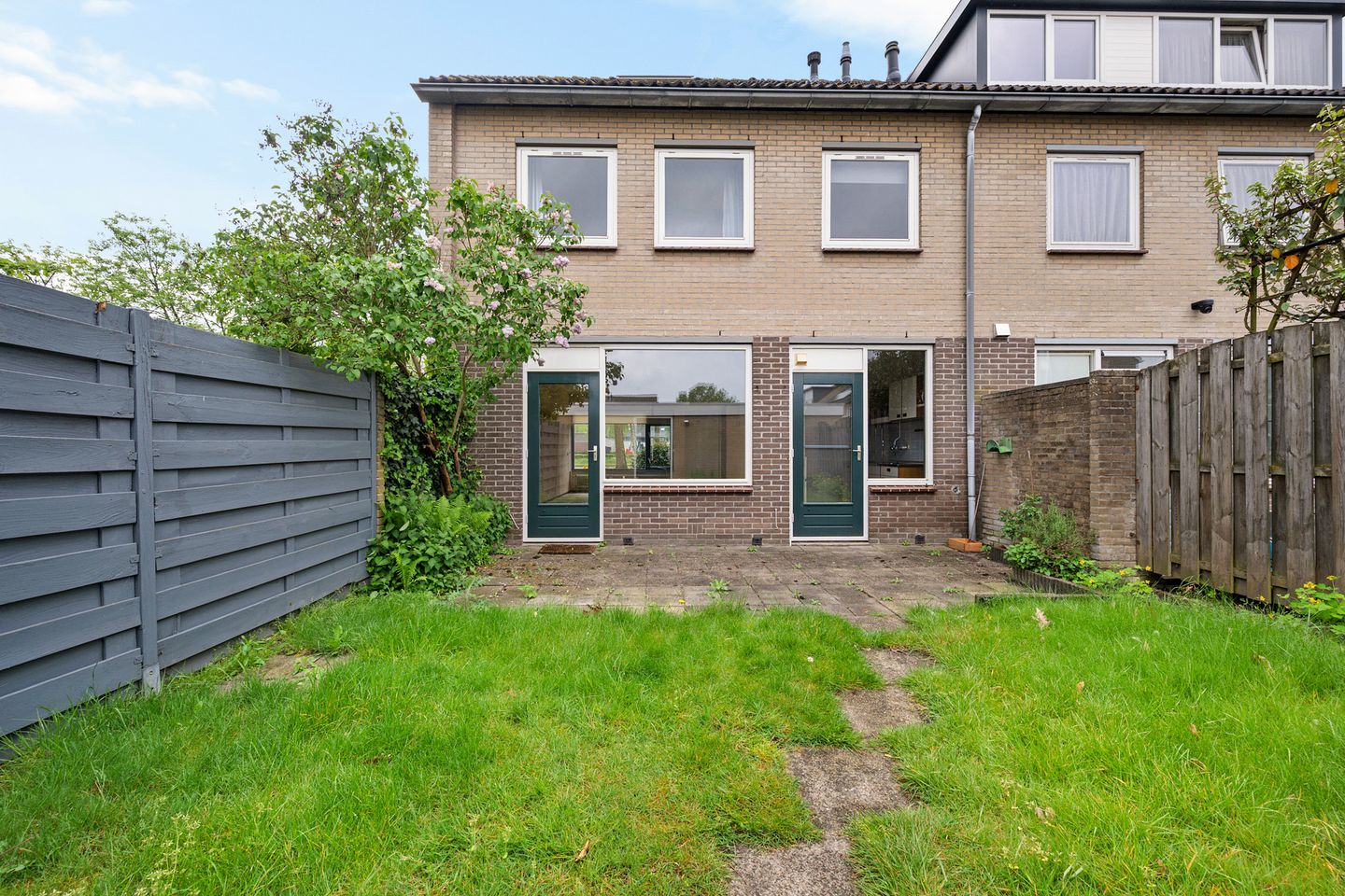 Corner house with garage and free view in green family-friendly location — 29