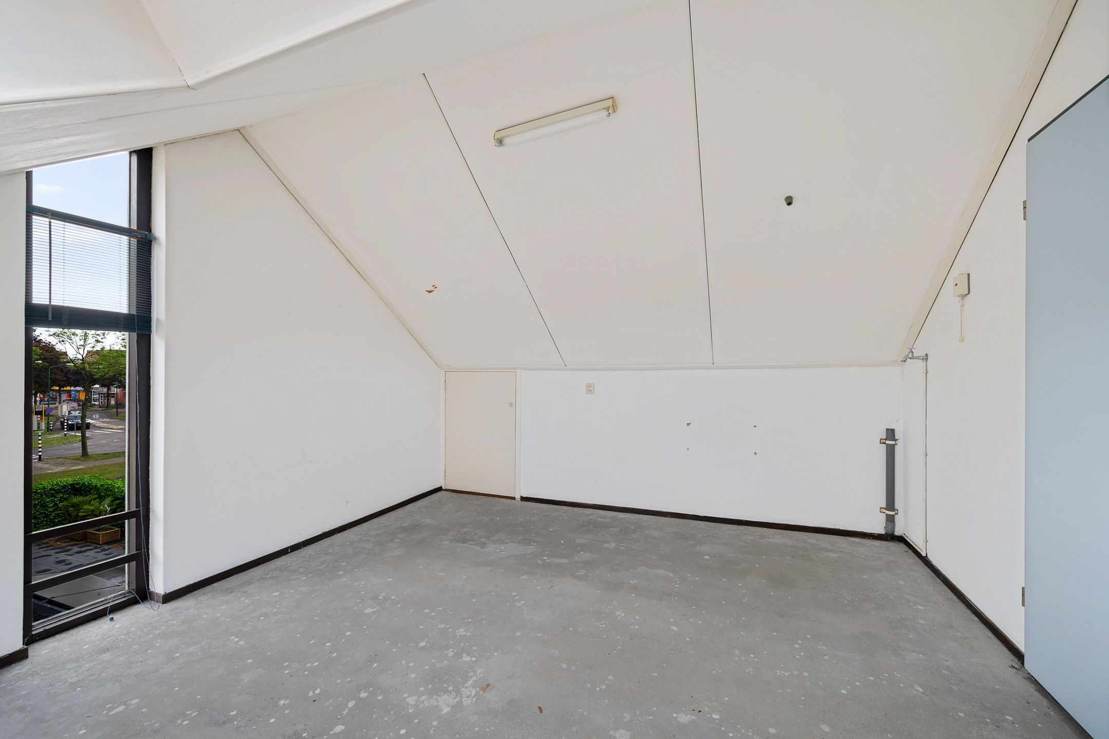 Corner house with garage and free view in green family-friendly location — 27