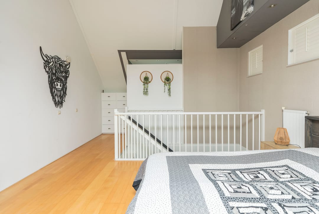 Spacious Extended Semi-Detached Home with Garage and Sunny Southeast-Facing Garden — 28