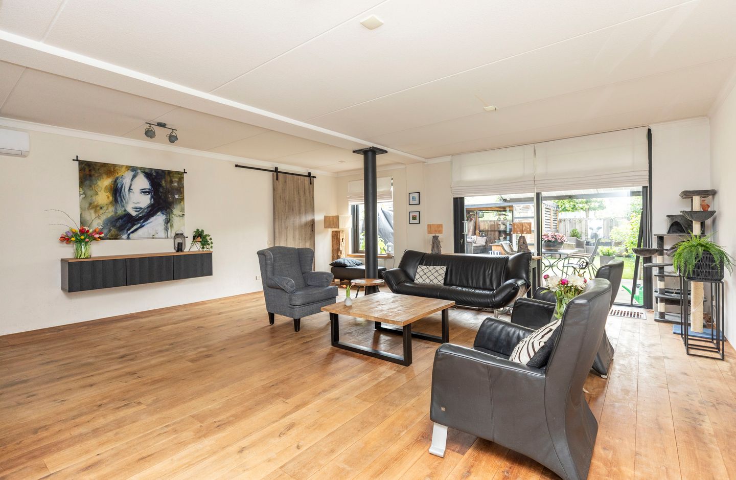 Spacious Extended Semi-Detached Home with Garage and Sunny Southeast-Facing Garden — 10
