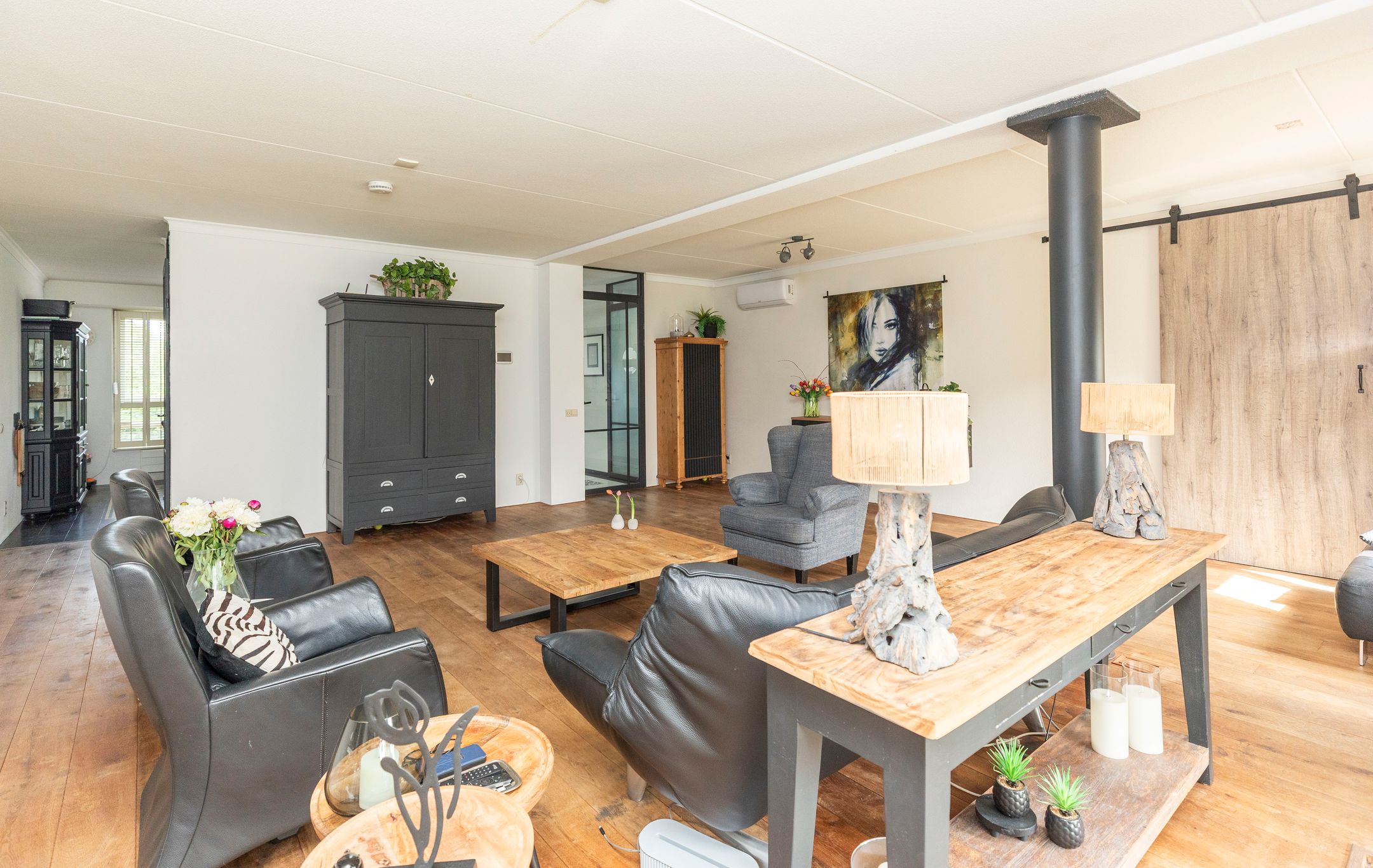 Spacious Extended Semi-Detached Home with Garage and Sunny Southeast-Facing Garden — 12