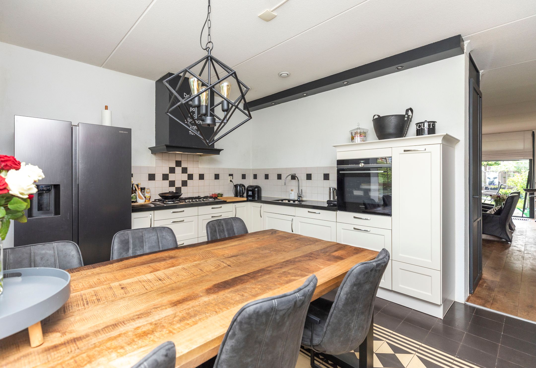 Spacious Extended Semi-Detached Home with Garage and Sunny Southeast-Facing Garden — 15