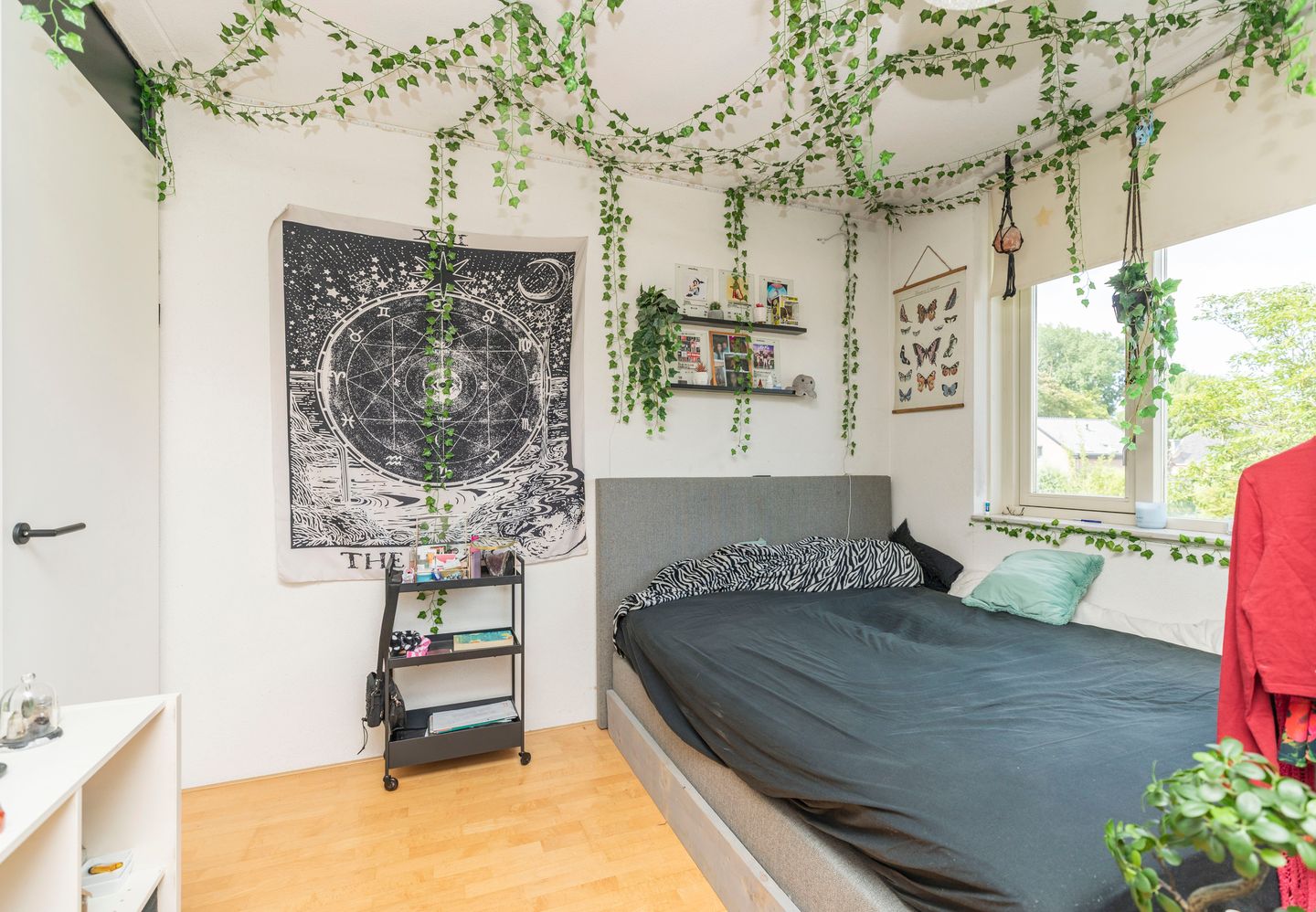 Spacious Extended Semi-Detached Home with Garage and Sunny Southeast-Facing Garden — 20