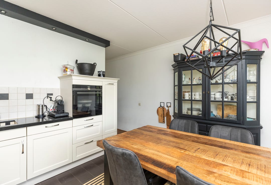 Spacious Extended Semi-Detached Home with Garage and Sunny Southeast-Facing Garden — 16