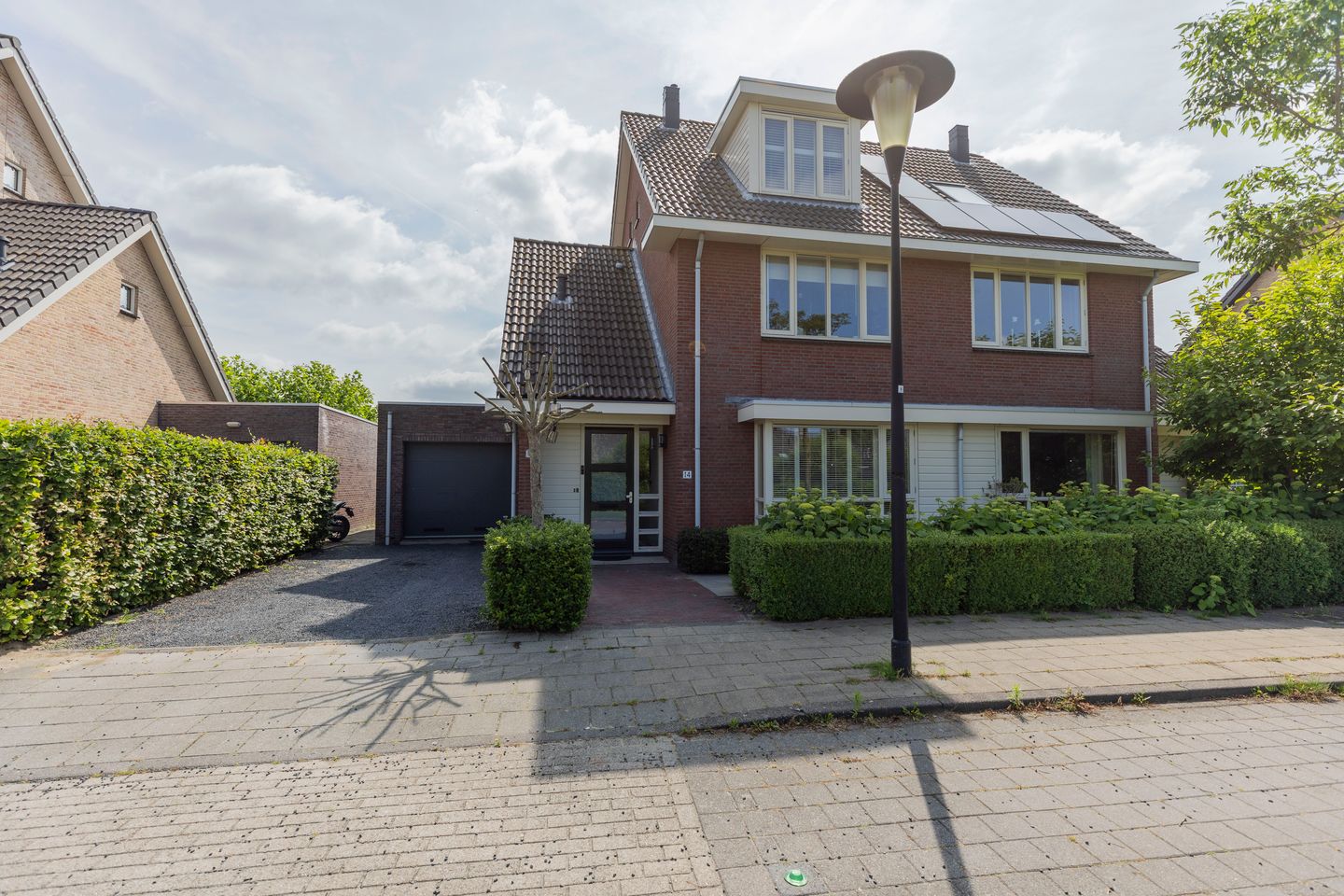 Spacious Extended Semi-Detached Home with Garage and Sunny Southeast-Facing Garden — 44