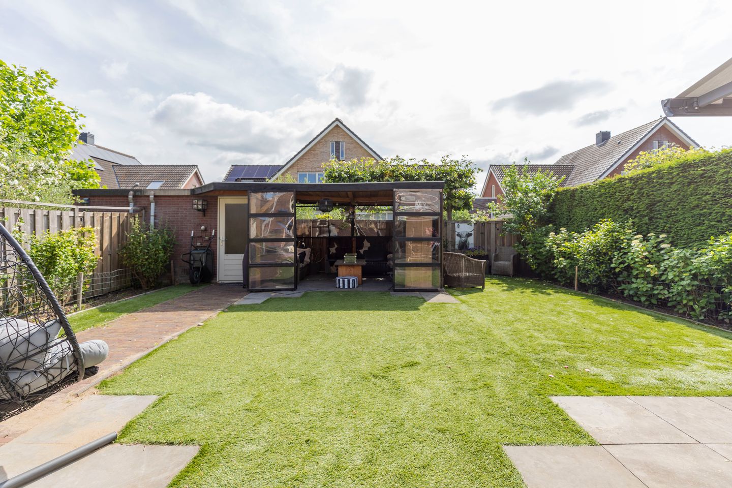 Spacious Extended Semi-Detached Home with Garage and Sunny Southeast-Facing Garden — 34
