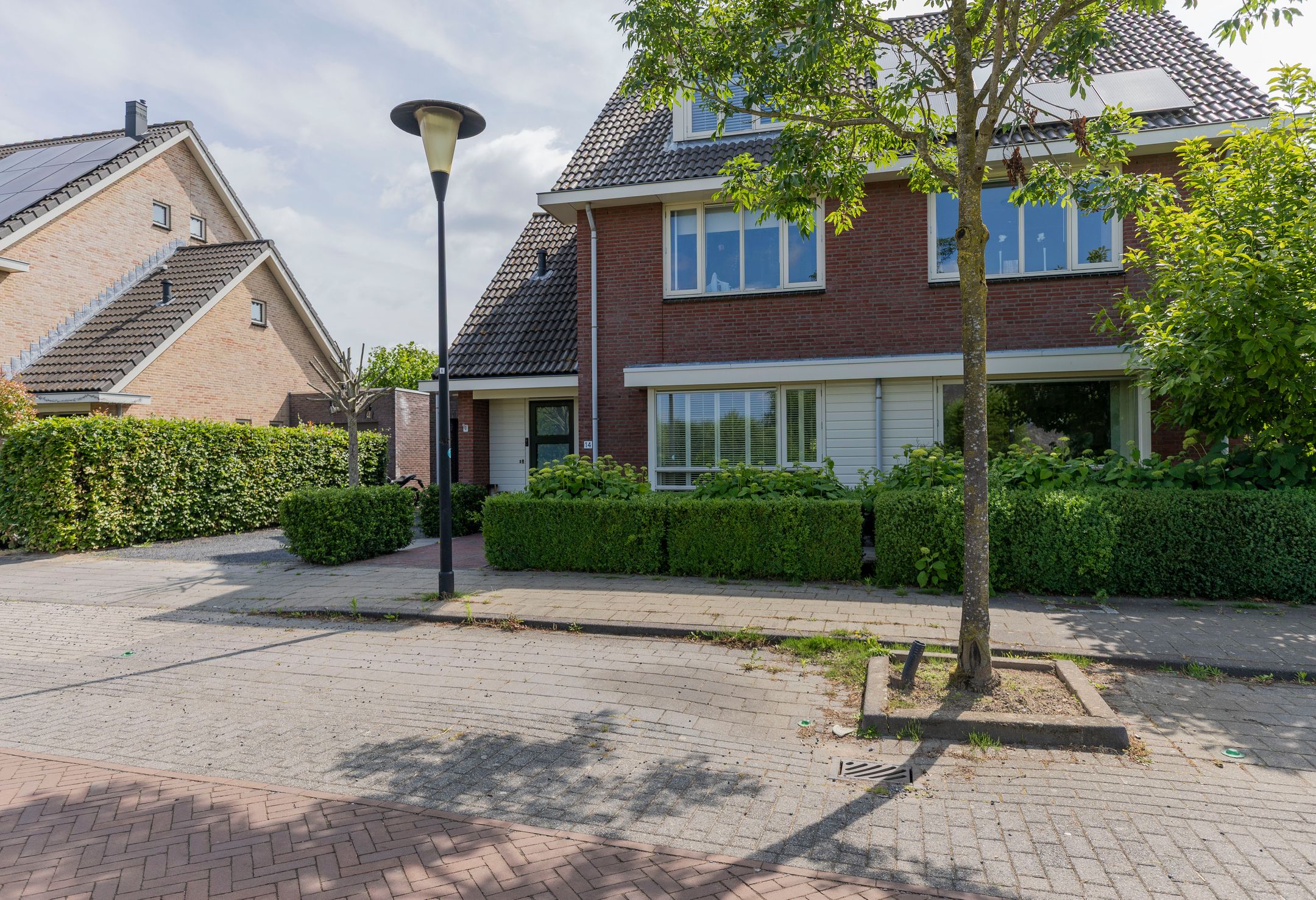 Spacious Extended Semi-Detached Home with Garage and Sunny Southeast-Facing Garden — 42