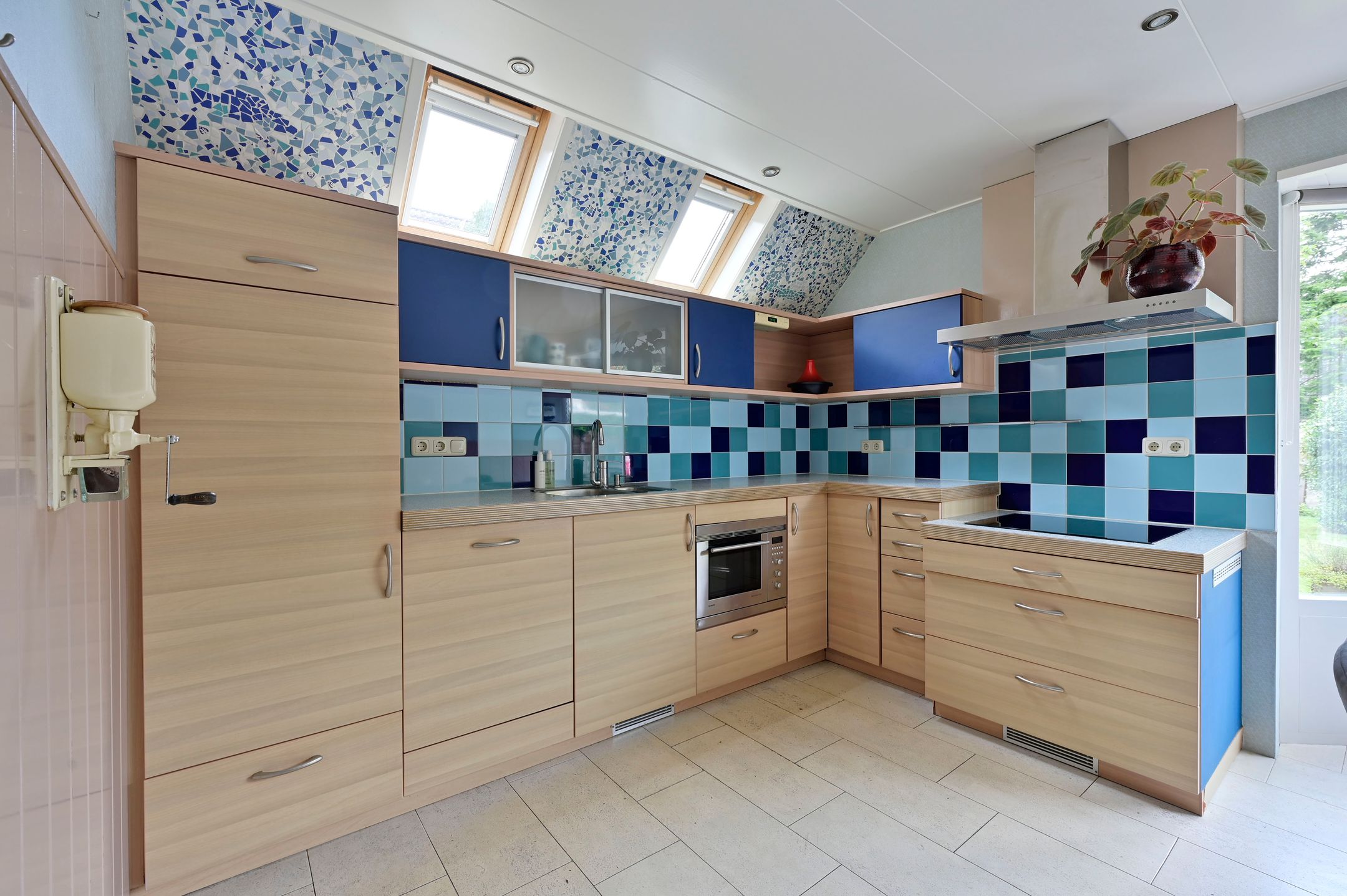 Spacious detached family home with garage and 5 bedrooms in Westwoud — 9