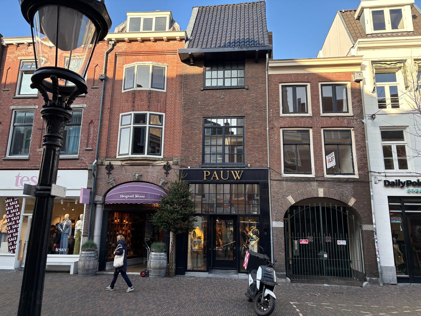 View photo 4 of Oudkerkhof 12
