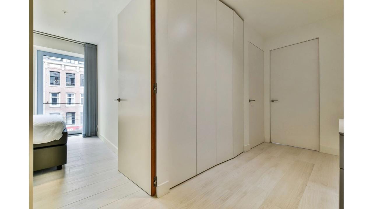 Photo 12 of Ferdinand Bolstraat 136-B