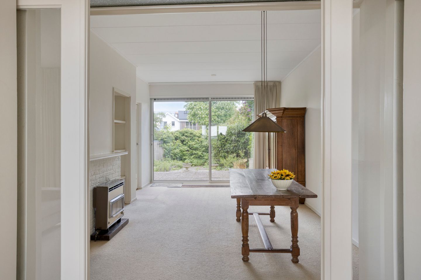 Spacious 1950s terraced home with panoramic IJssel river views — 20