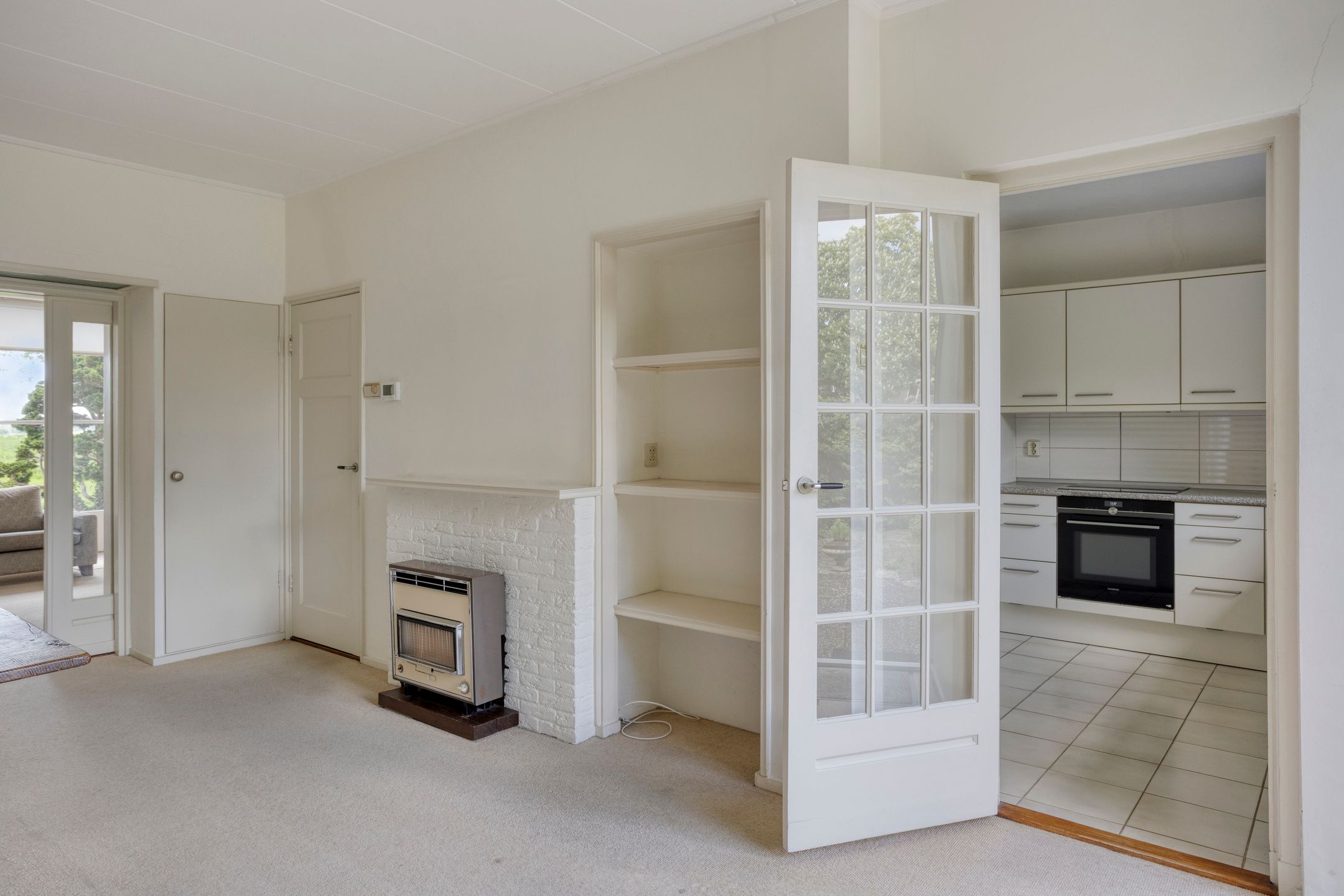 Spacious 1950s terraced home with panoramic IJssel river views — 21