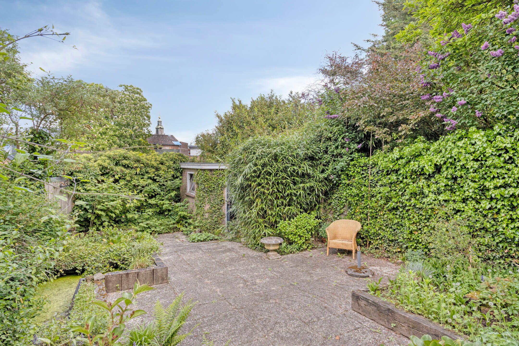 Spacious 1950s terraced home with panoramic IJssel river views — 51