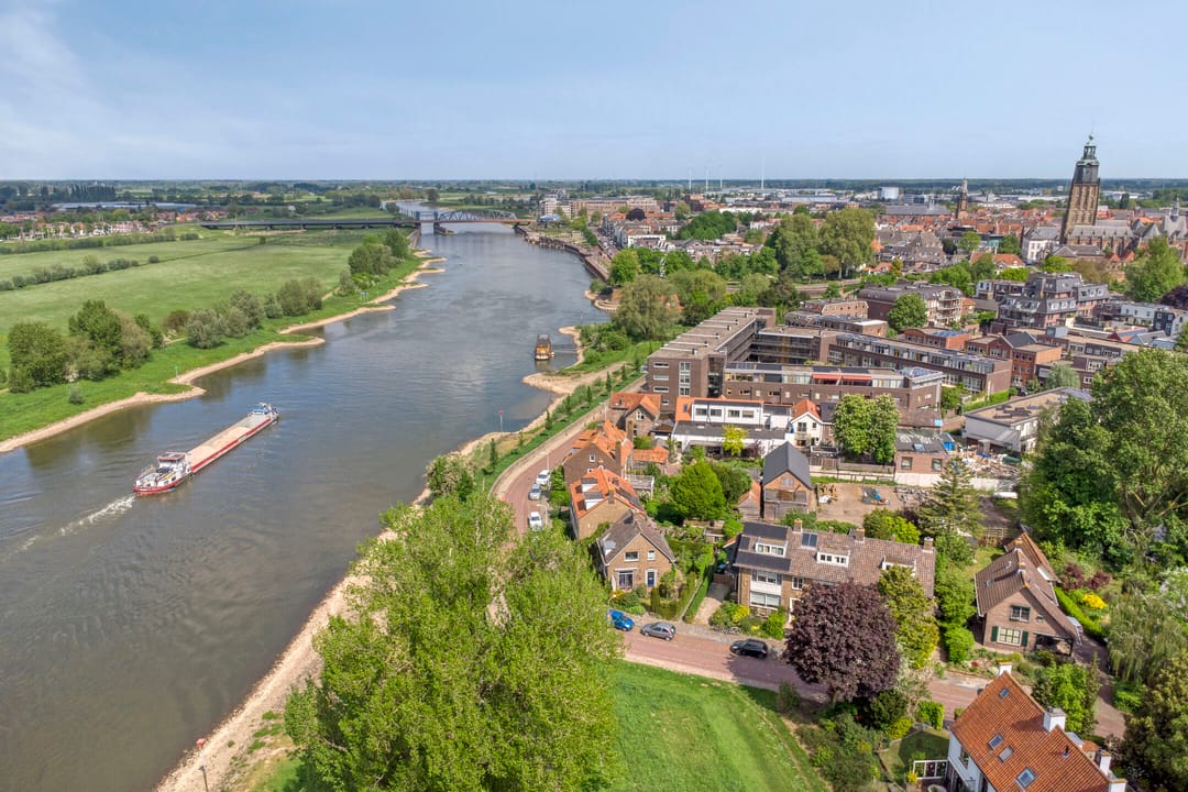 Spacious 1950s terraced home with panoramic IJssel river views — 47