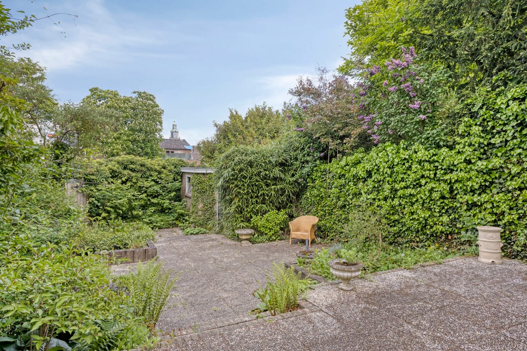 Spacious 1950s terraced home with panoramic IJssel river views — 52
