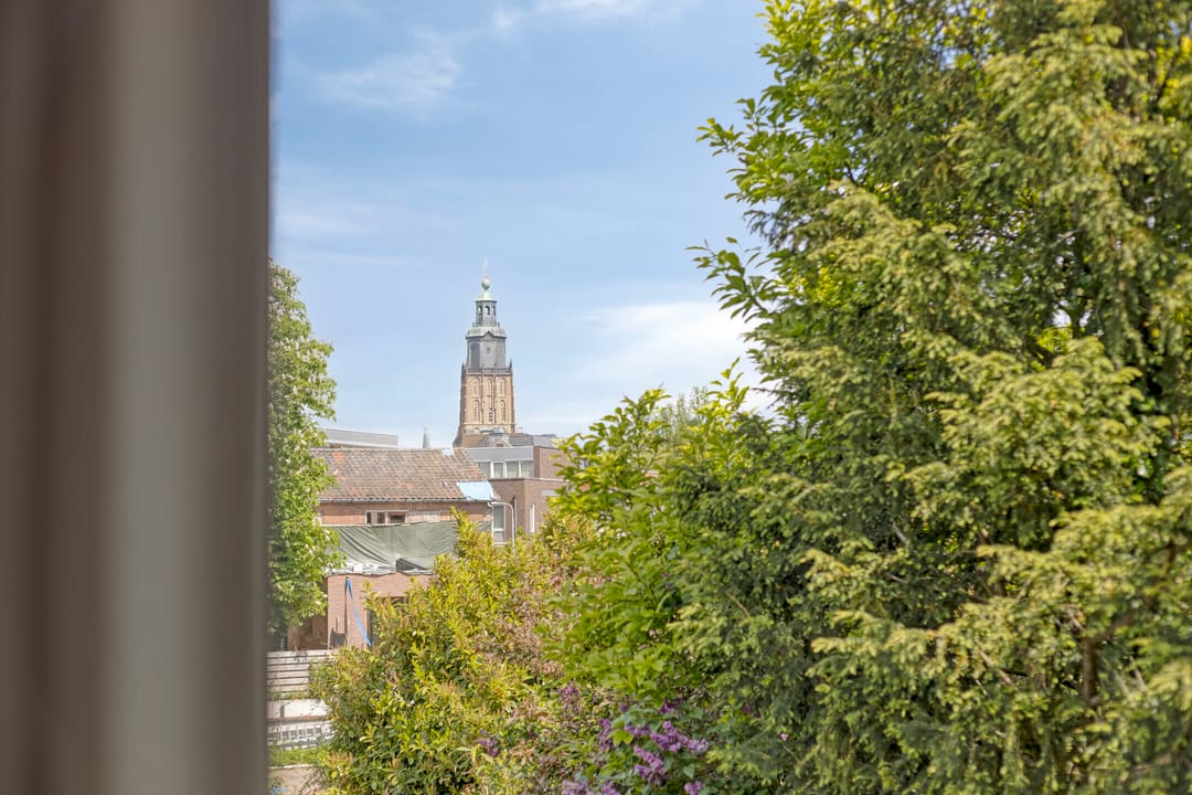 Spacious 1950s terraced home with panoramic IJssel river views — 58