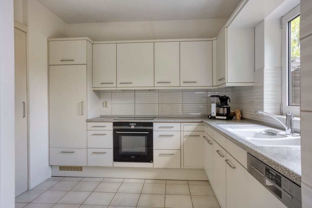 Spacious 1950s terraced home with panoramic IJssel river views — 22
