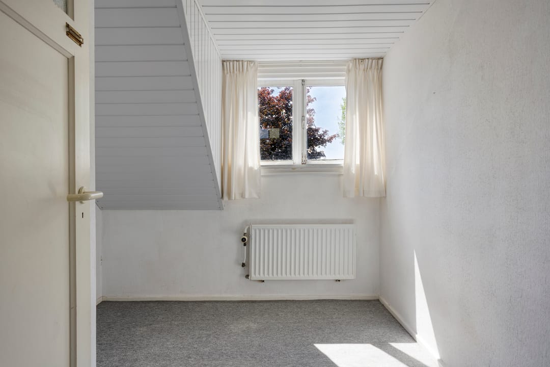 Spacious 1950s terraced home with panoramic IJssel river views — 43