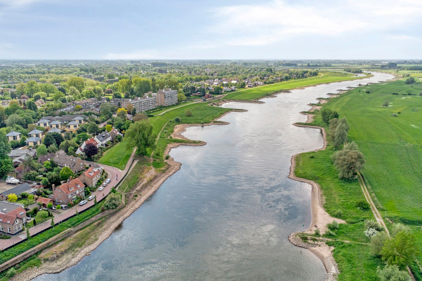Spacious 1950s terraced home with panoramic IJssel river views — 65