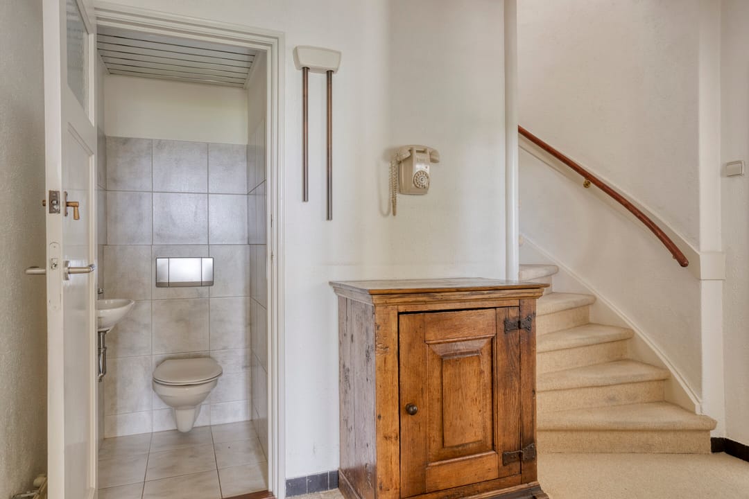 Spacious 1950s terraced home with panoramic IJssel river views — 28