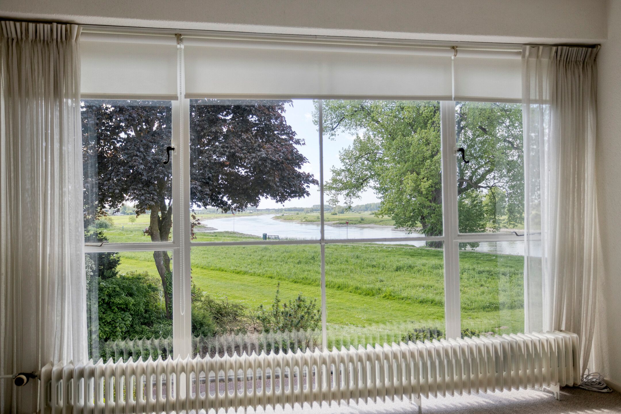 Spacious 1950s terraced home with panoramic IJssel river views — 33