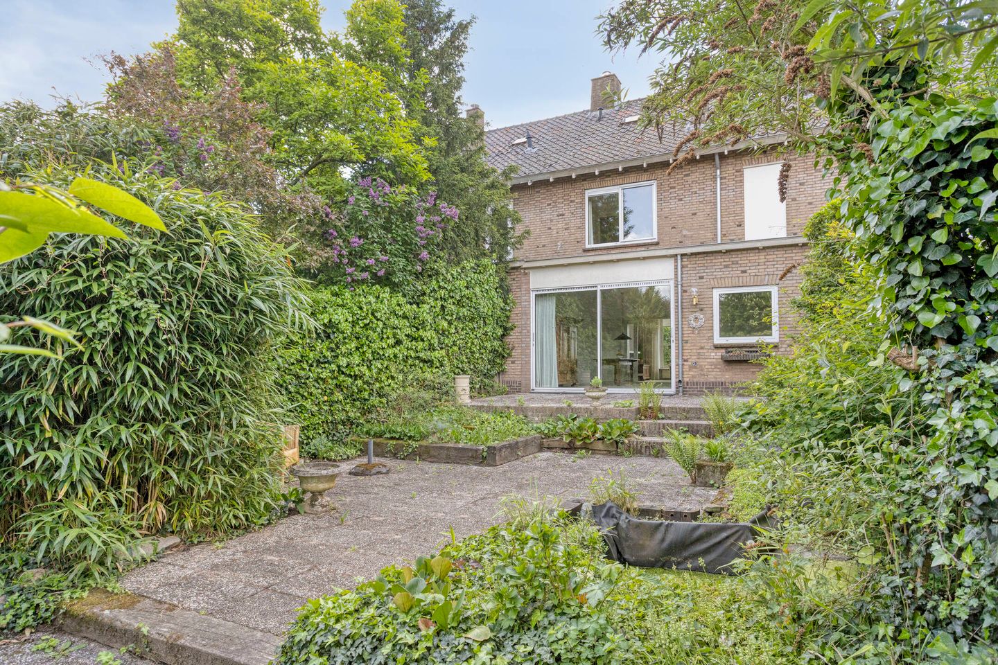 Spacious 1950s terraced home with panoramic IJssel river views — 49