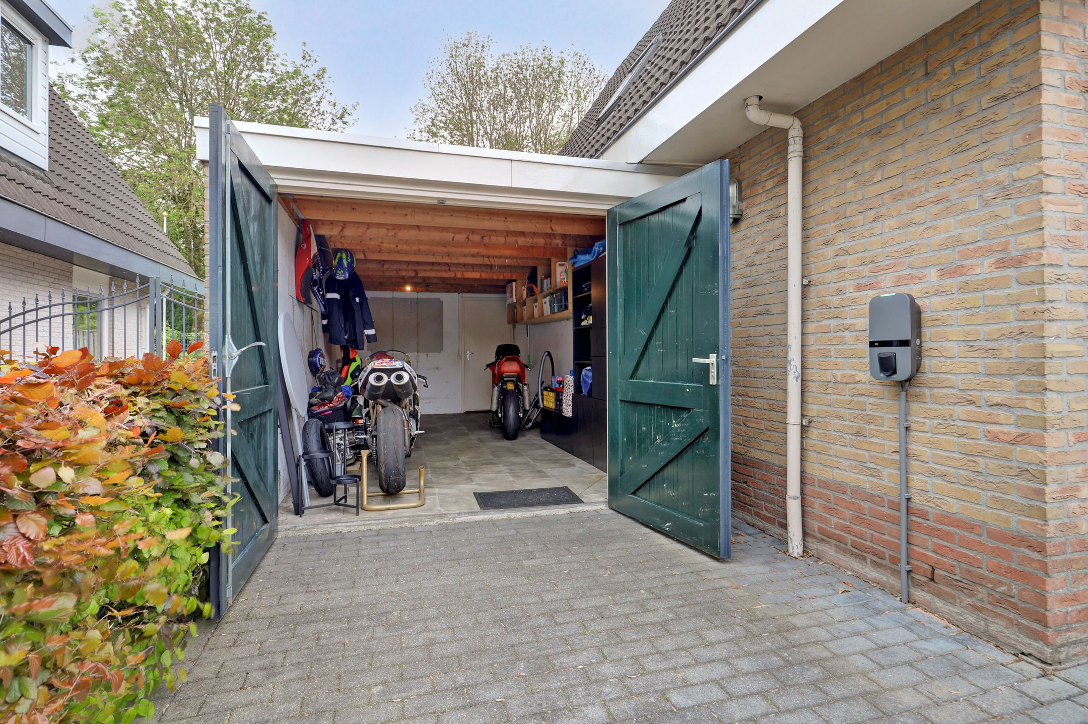 Photo 42 of De Ruiter 21