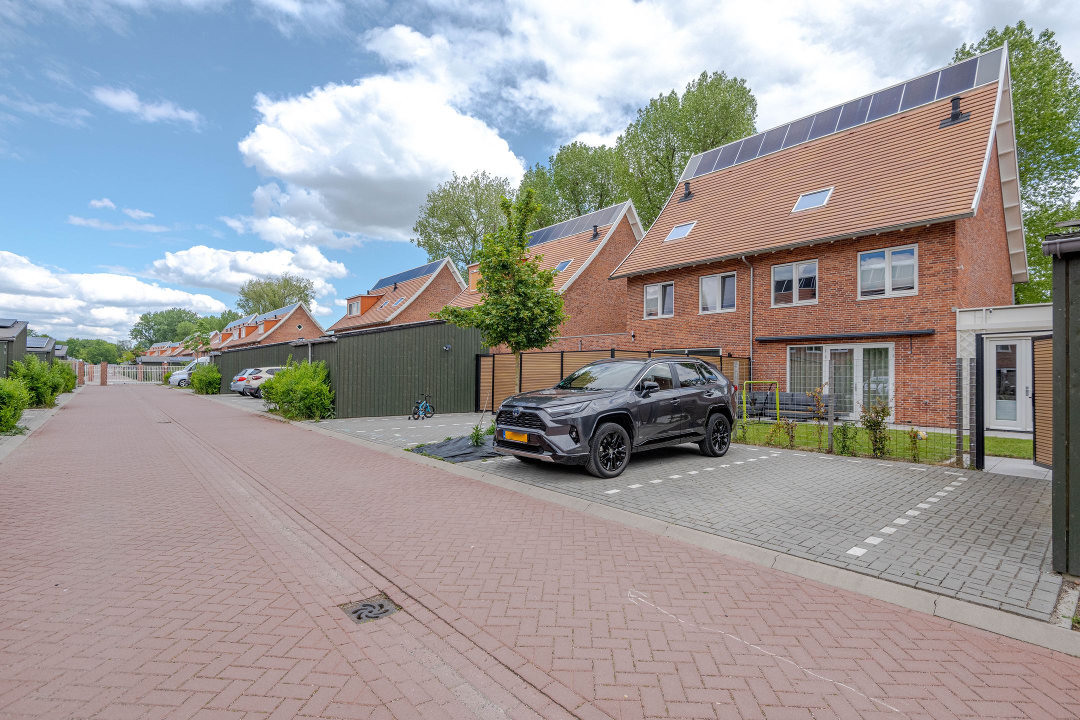 Photo 24 of Warmoldstraat 77-B