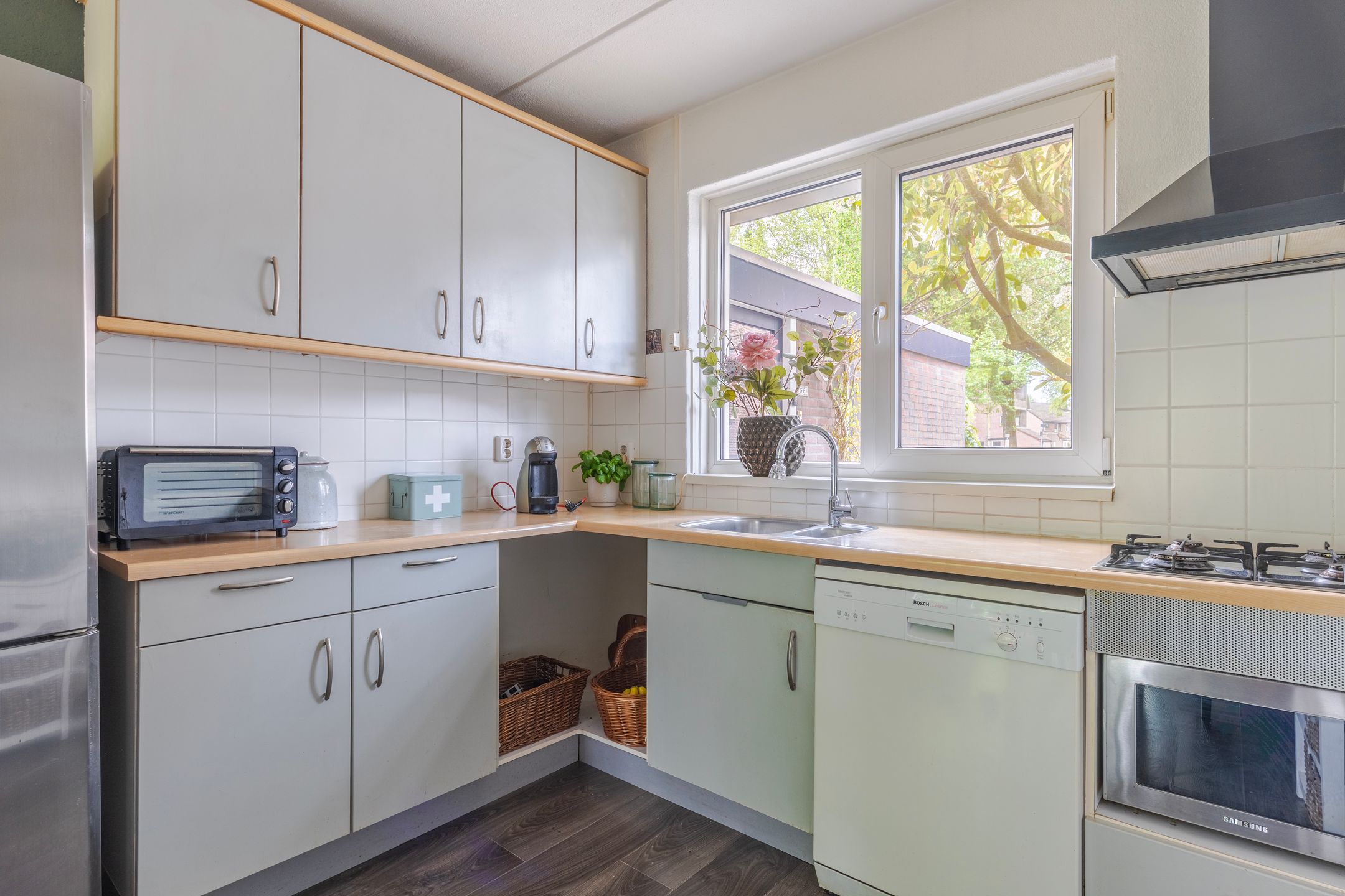 Spacious Family Home with Deep Garden and Private Driveway in Huissen — 9