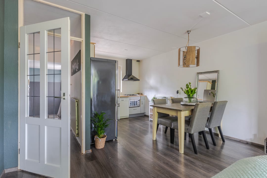 Spacious Family Home with Deep Garden and Private Driveway in Huissen — 7
