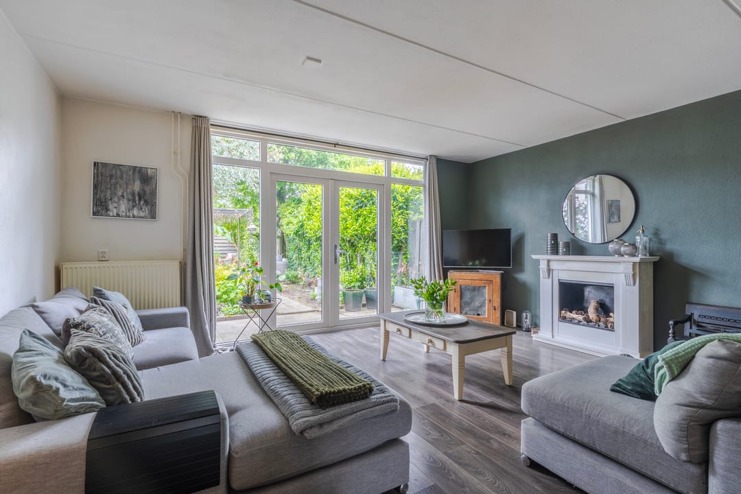 Spacious Family Home with Deep Garden and Private Driveway in Huissen — 11